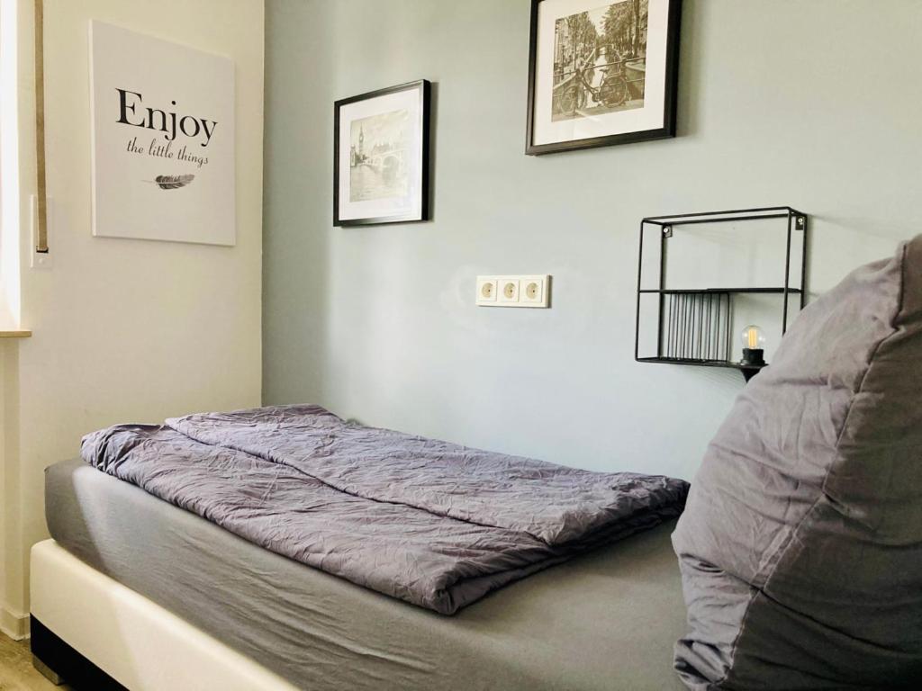 Living At Saarpartments -Adultsonly- 2 Bedrooms, Kitchen - Business & Holiday Apartments For Long- And Short Term Stay, 3 Min To Train Station, Secure E-Bike Parking! Saarbrücken Buitenkant foto