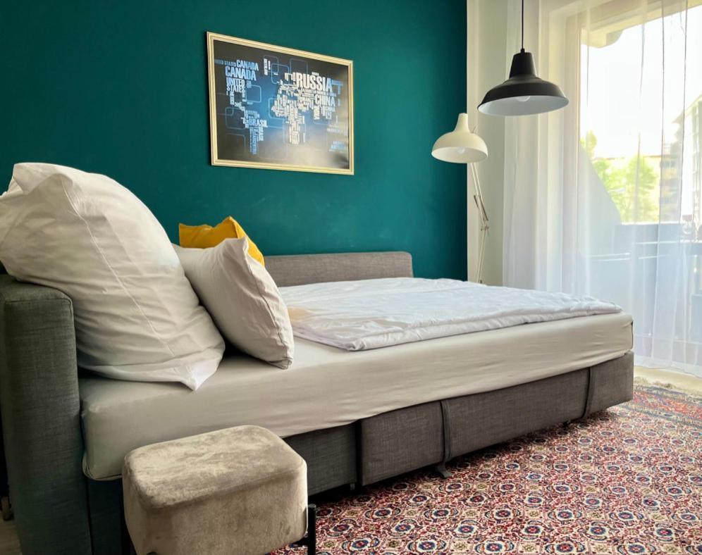 Living At Saarpartments -Adultsonly- 2 Bedrooms, Kitchen - Business & Holiday Apartments For Long- And Short Term Stay, 3 Min To Train Station, Secure E-Bike Parking! Saarbrücken Buitenkant foto