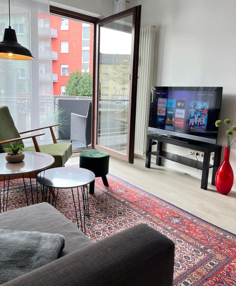 Living At Saarpartments -Adultsonly- 2 Bedrooms, Kitchen - Business & Holiday Apartments For Long- And Short Term Stay, 3 Min To Train Station, Secure E-Bike Parking! Saarbrücken Buitenkant foto