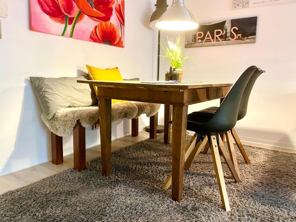 Living At Saarpartments -Adultsonly- 2 Bedrooms, Kitchen - Business & Holiday Apartments For Long- And Short Term Stay, 3 Min To Train Station, Secure E-Bike Parking! Saarbrücken Buitenkant foto