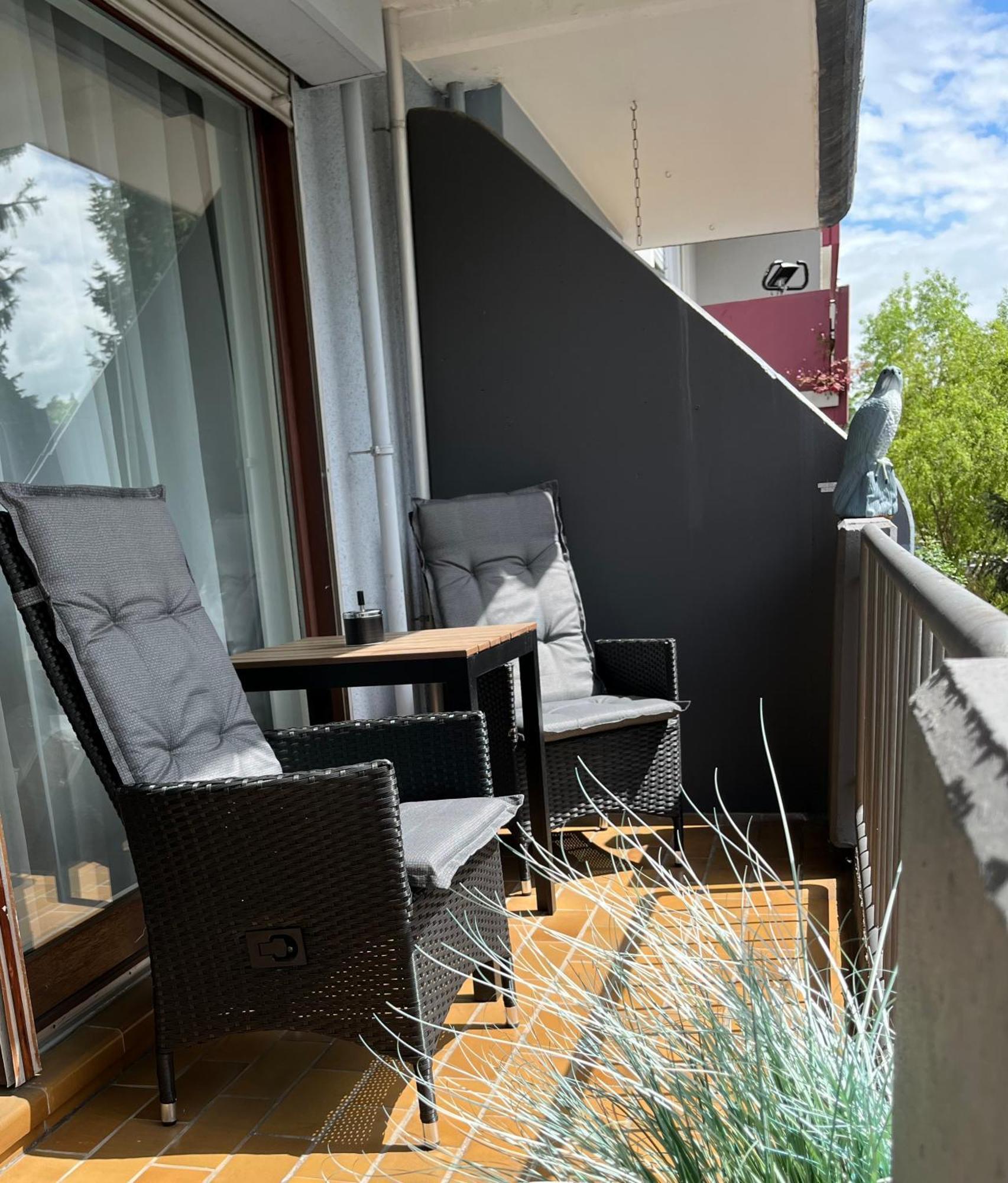 Living At Saarpartments -Adultsonly- 2 Bedrooms, Kitchen - Business & Holiday Apartments For Long- And Short Term Stay, 3 Min To Train Station, Secure E-Bike Parking! Saarbrücken Buitenkant foto